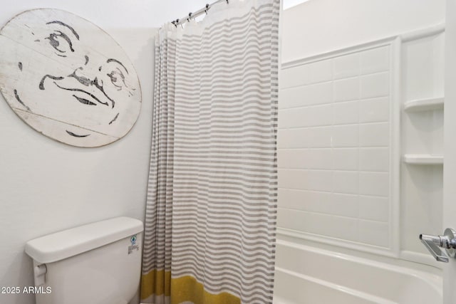 bathroom with shower / bath combo with shower curtain and toilet