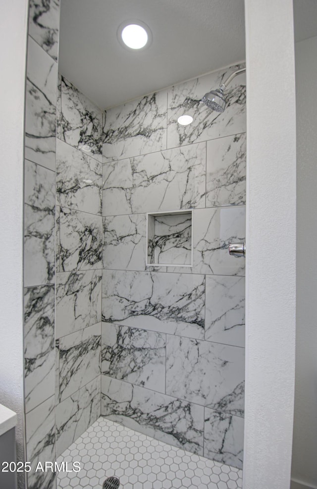 bathroom featuring tiled shower