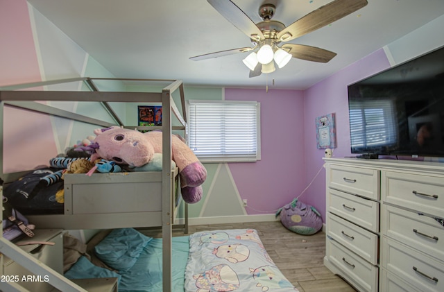 bedroom featuring light wood-style floors, ceiling fan, and baseboards