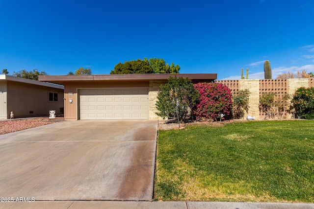 view of front facade with a garage and a front yard