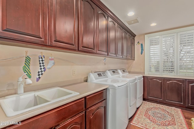 washroom with washer and clothes dryer, recessed lighting, visible vents, cabinet space, and a sink