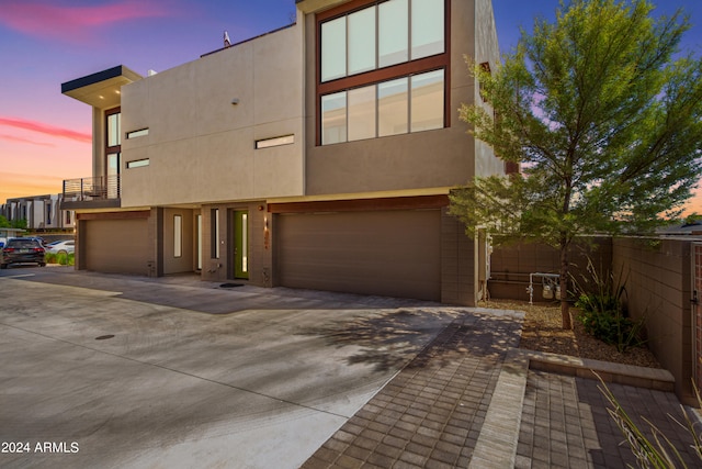 view of front facade featuring a garage