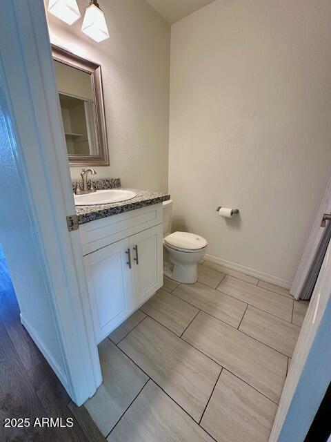 10101 N 91st Ave Unit 88, Peoria, AZ 85345 - bathroom featuring vanity, wood tiled floors, and a skylight