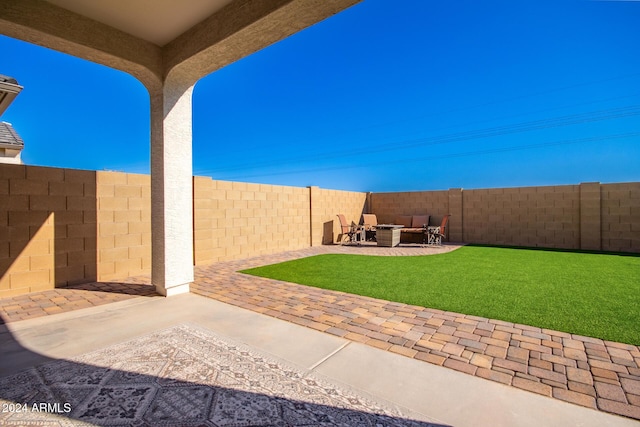 view of yard featuring a patio area