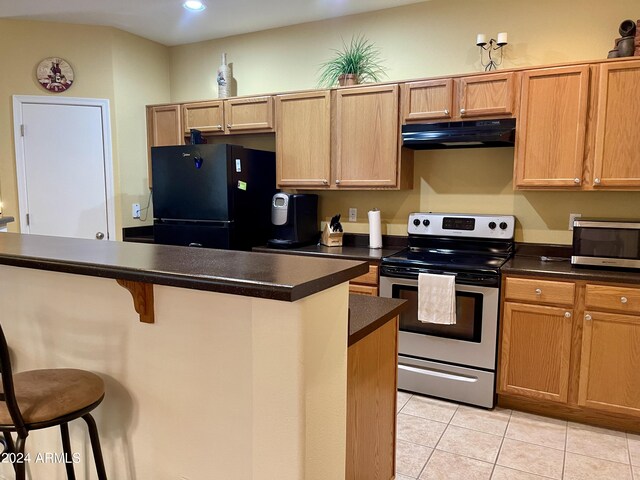 laundry area featuring washer and dryer and light tile patterned flooring