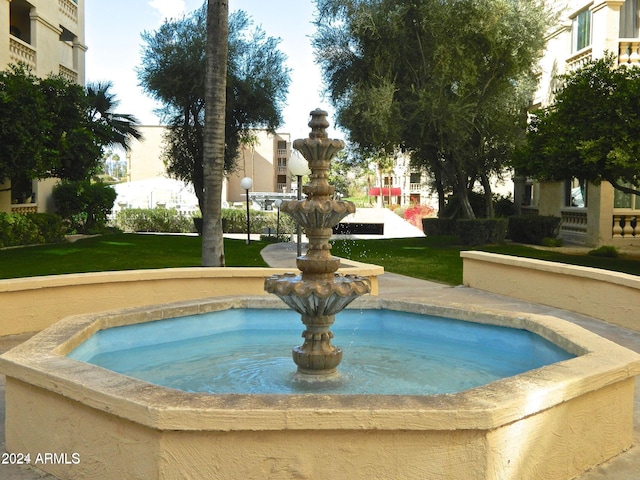 view of swimming pool with a yard