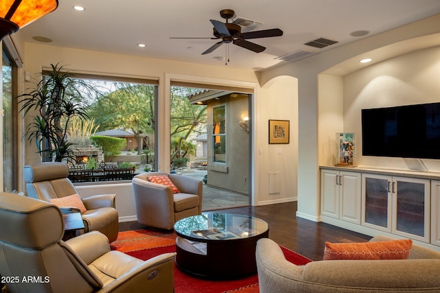 living room with visible vents, recessed lighting, dark wood-type flooring, and ceiling fan