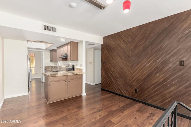 5208 S Deborah Dr, Tempe, AZ 85283 - kitchen with under cabinet range hood, baseboards, dark wood-style flooring, visible vents, and stainless steel range with electric stovetop