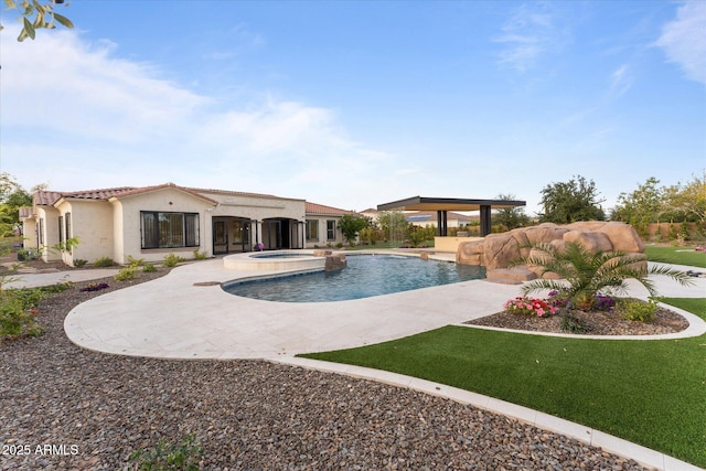 4547 S Banning Dr, Gilbert, AZ 85297 - view of pool featuring a patio area, a pool with connected hot tub, and a lawn