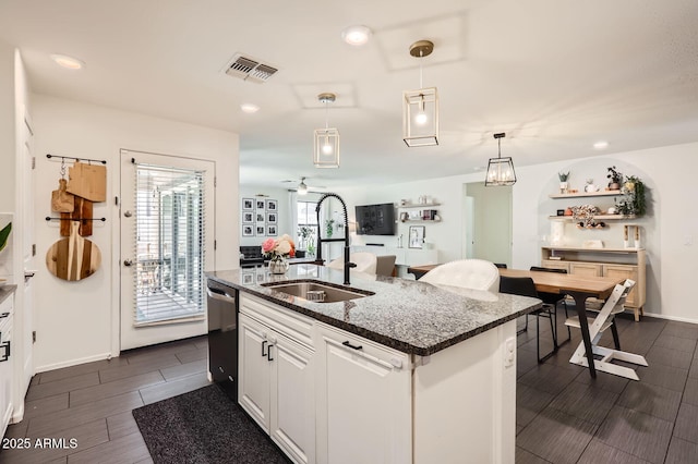 128 E Bluejay Dr, Chandler, AZ 85286 - kitchen with a sink, dishwasher, pendant lighting, a center island with sink, and recessed lighting