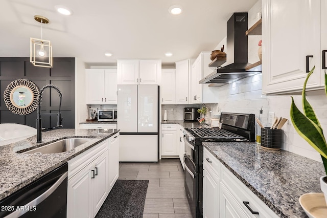 128 E Bluejay Dr, Chandler, AZ 85286 - kitchen featuring stainless steel appliances, a sink, wall chimney range hood, tasteful backsplash, and recessed lighting