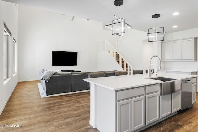 7180 W Tombstone Trl, Peoria, AZ 85383 - kitchen featuring a sink, recessed lighting, light wood finished floors, light countertops, and dishwasher