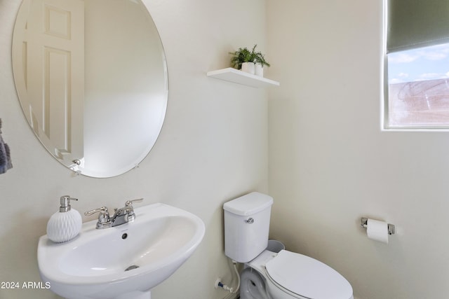 7180 W Tombstone Trl, Peoria, AZ 85383 - half bathroom featuring a sink and toilet