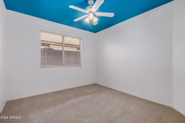 spare room with carpet and ceiling fan