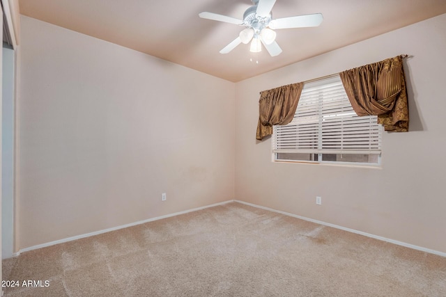 carpeted empty room featuring ceiling fan