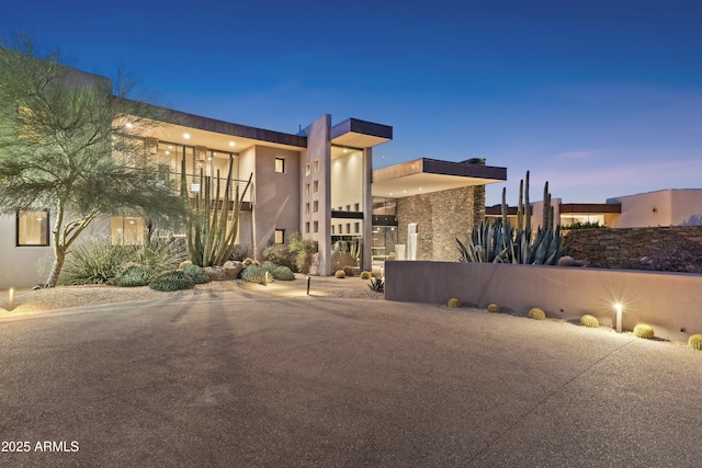 39602 N Charles Blair Macdonald Rd, Scottsdale, AZ 85262 - view of front of property with a balcony