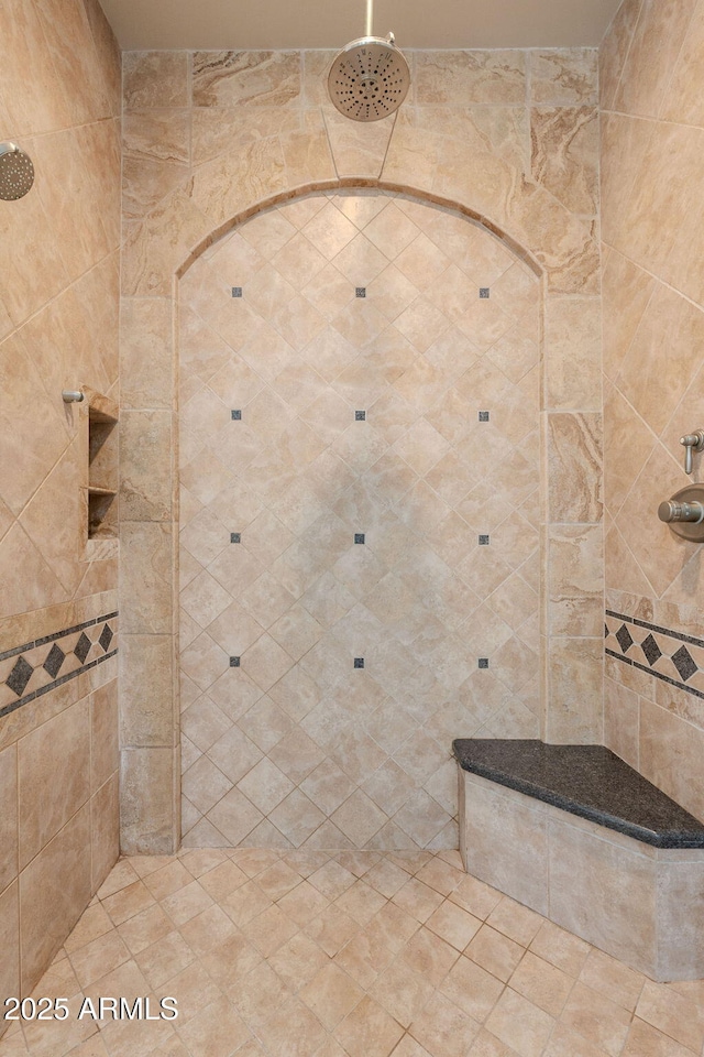 full bathroom featuring a tile shower