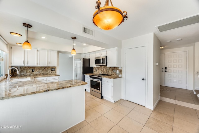 kitchen featuring a sink, stainless steel appliances, visible vents, and light tile patterned floors