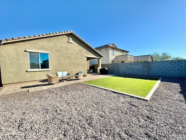 view of yard featuring a patio