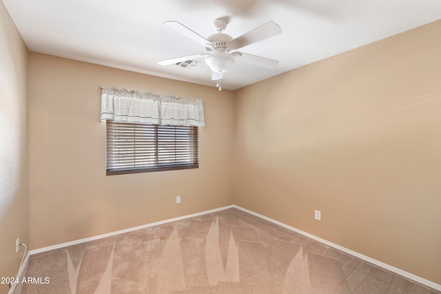 carpeted empty room featuring ceiling fan