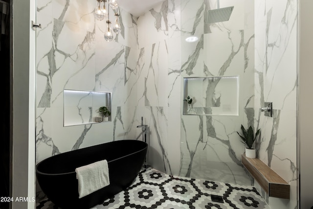 bathroom featuring a tile shower