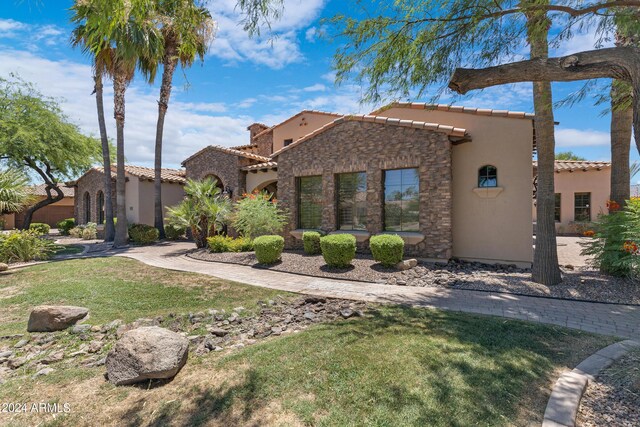 view of front of property with a front lawn