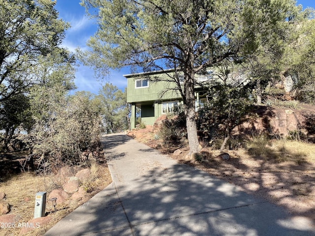 view of front of house featuring driveway