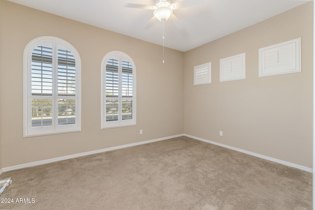 carpeted empty room featuring ceiling fan