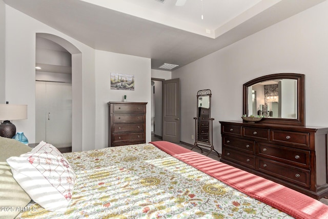 bedroom with ceiling fan