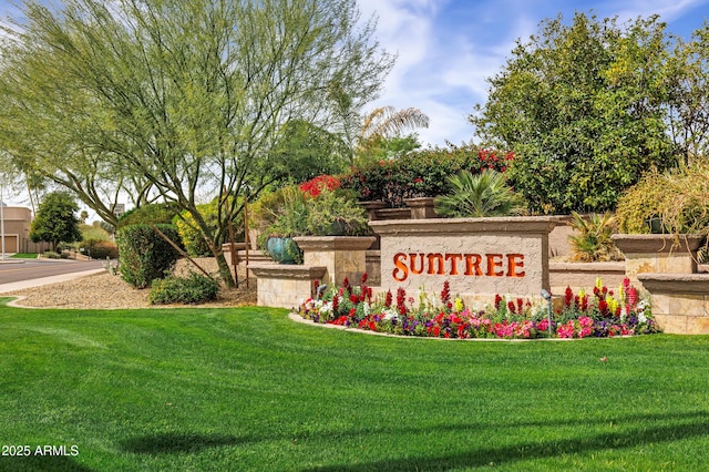 community / neighborhood sign featuring a lawn