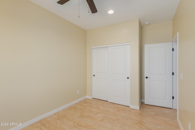 unfurnished bedroom featuring ceiling fan and a closet