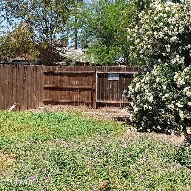5239 W Maryland Ave, Glendale, AZ 85301 - view of yard featuring fence