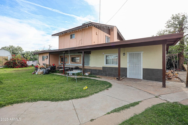 5239 W Maryland Ave, Glendale, AZ 85301 - view of front facade featuring a front lawn and a patio area