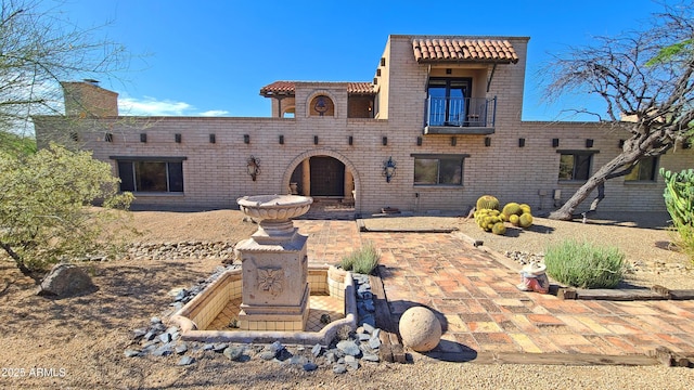 5141 E Rancho Tierra Dr, Cave Creek, AZ 85331 - view of front of home featuring a balcony and a patio area