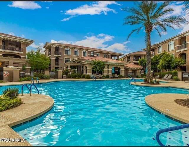 view of swimming pool