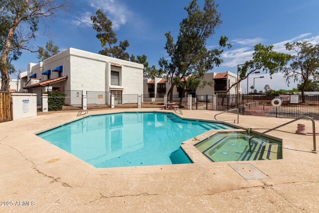 2121 W Union Hills Dr Unit 113, Phoenix, AZ 85027 - view of swimming pool featuring a pool with connected hot tub and a patio