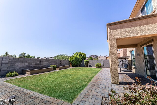 view of yard featuring a patio