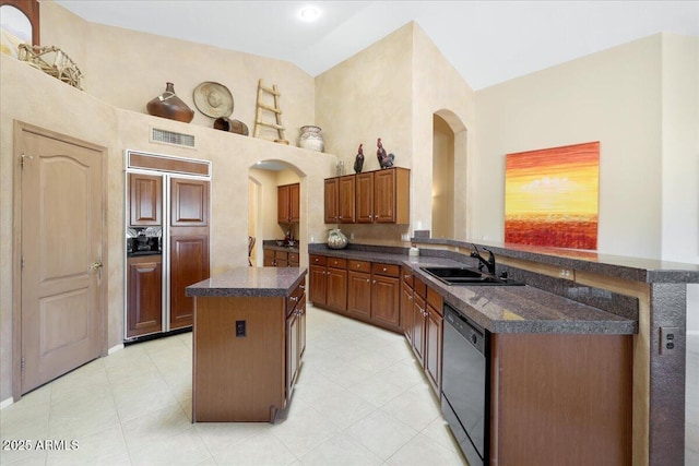 kitchen with sink, high vaulted ceiling, kitchen peninsula, dishwashing machine, and a kitchen island