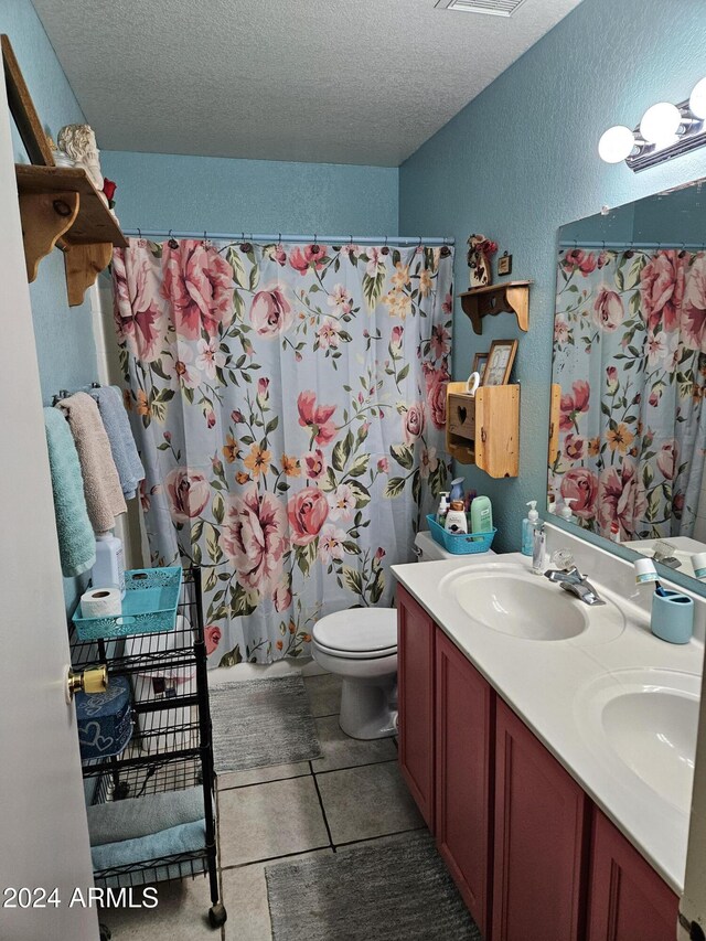 walk in closet featuring light tile patterned floors