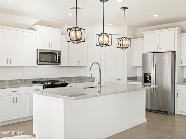 kitchen featuring appliances with stainless steel finishes, a kitchen island with sink, sink, and white cabinets