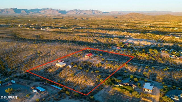 birds eye view of property featuring a mountain view