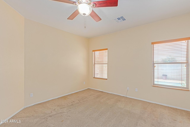 unfurnished room featuring ceiling fan and light colored carpet