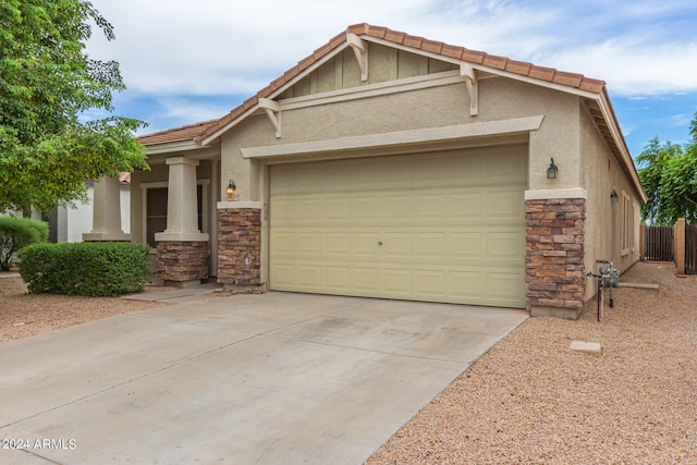 view of front facade featuring a garage