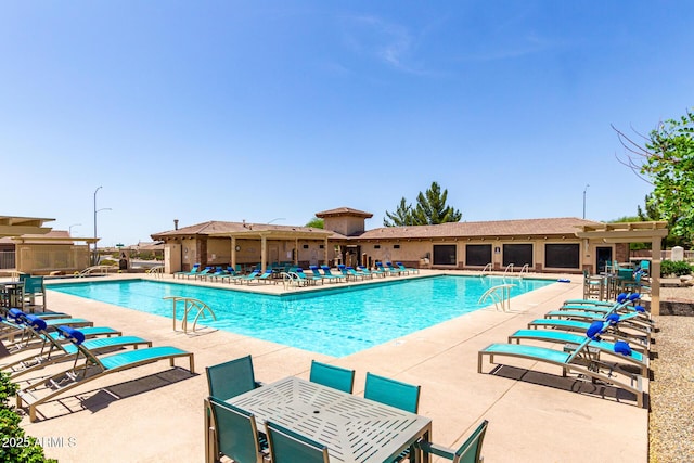 2910 S Olivewood, Mesa, AZ 85212 - community pool with a patio