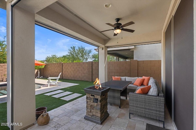 view of patio with an outdoor fire pit, a fenced backyard, and ceiling fan