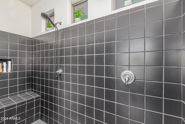 bathroom featuring a tile shower