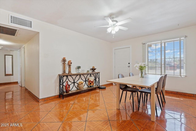 dining space featuring visible vents, ceiling fan, and baseboards