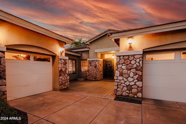 view of front facade with a garage