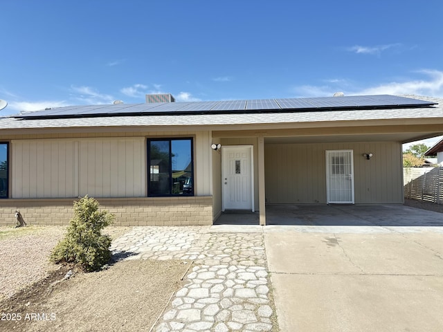 5924 W Tierra Buena Ln, Glendale, AZ 85306 - view of front of home featuring solar panels, a carport, and driveway