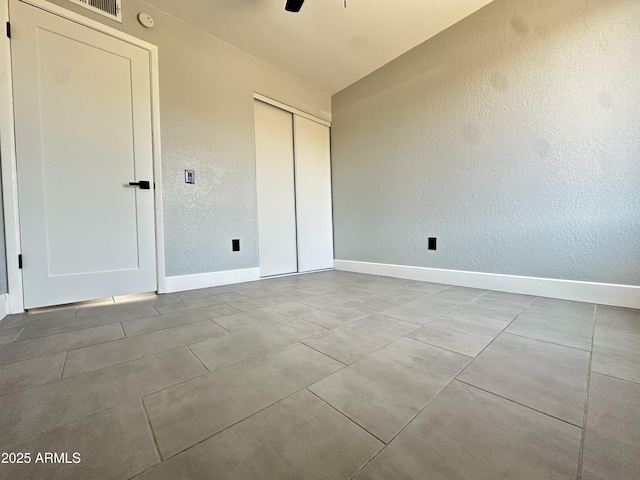 5924 W Tierra Buena Ln, Glendale, AZ 85306 - unfurnished bedroom featuring a textured wall, a closet, baseboards, and a ceiling fan